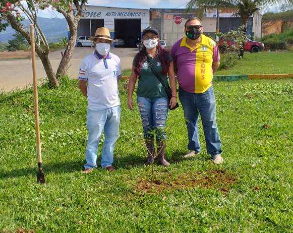 Camacã: Secretaria de Agricultura e Meio Ambiente em parceria com o Lions Clube e Maçonaria, realizam plantio de árvores e homenageia o empresário Eds